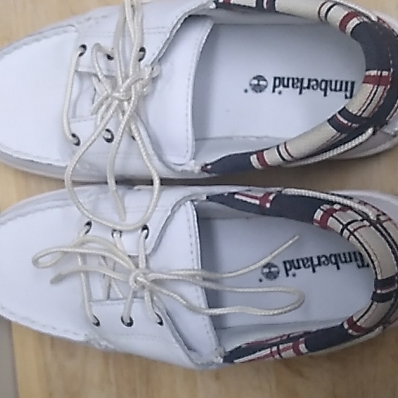 New in Box Timberland Juniors Size 5 White with Plaid back - Picture 3 of 4